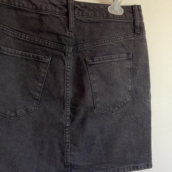 NWT Black Jean Skirt Distressed Mini 10/30 Faded Denim Cotton Holes Fray Mossimo - Picture 6 of 11